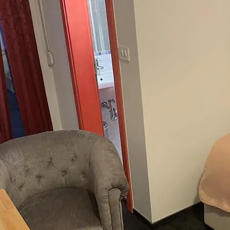 Madonca & Restaurant فندق 3*