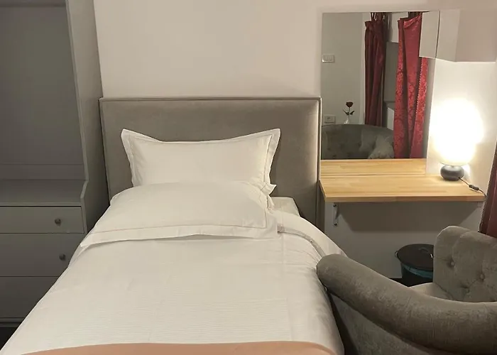 Madonca & Restaurant فندق 3*