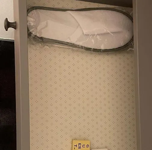 Madonca & Restaurant מלון