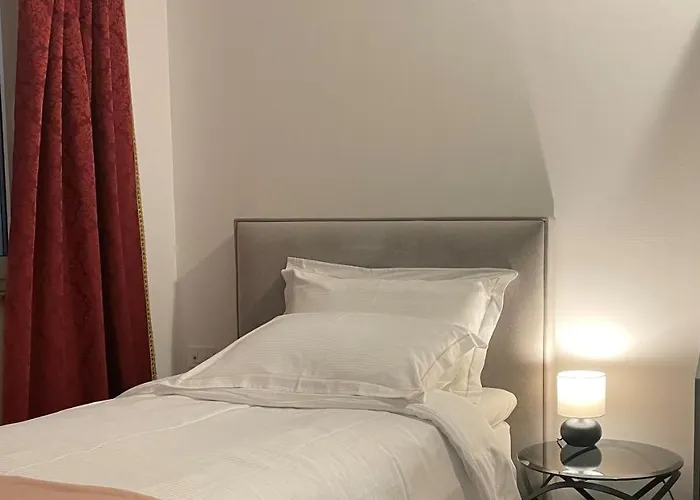 Madonca & Restaurant מלון