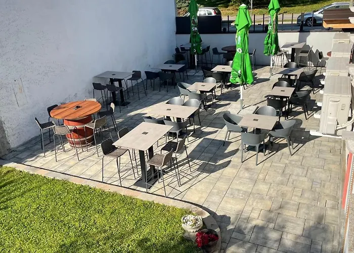 Madonca & Restaurant מלון