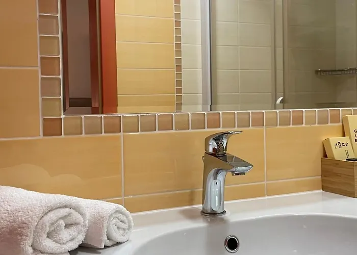 מלון Madonca & Restaurant נובה גוריקה